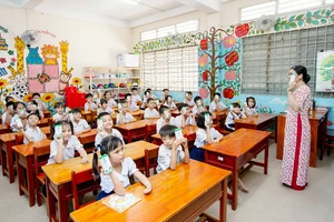 Từ tháng 11-2019, gần 70.000 học sinh mầm non và tiểu học công lập của tỉnh Vĩnh Long sẽ chính thức được thụ hưởng chương trình Sữa học đường