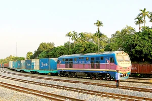 Tuyến đường sắt Lào Cai - Hà Nội hiện hữu là đường sắt khổ 1m, tốc độ khai thác 50-80km/h