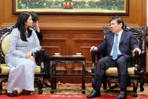 Chủ tịch UBND TPHCM Nguyễn Thành Phong tiếp tân Tổng Lãnh sự Malaysia