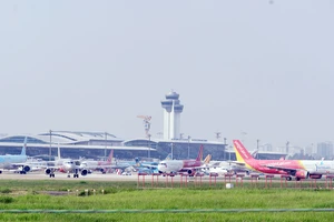 Sân bay Tân Sơn Nhất đã quá tải, đang chờ được nâng cấp, mở rộng
