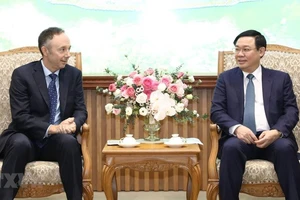 Phó Thủ tướng Chính phủ Vương Đình Huệ tiếp Phó Chủ tịch Tập đoàn Nike. Ảnh: Văn Điệp/TTXVN