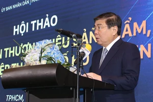 Chủ tịch UBND TPHCM Nguyễn Thành Phong phát biểu tại Hội thảo “Phát triển thương hiệu sản phẩm, doanh nghiệp TPHCM”