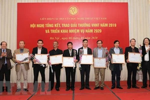 Trao giải thưởng Văn học Nghệ thuật năm 2019. Ảnh: Thanh Tùng/TTXVN