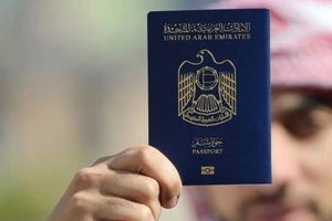Tấm hộ chiếu của UAE được đánh giá là quyền lực nhất thế giới. Nguồn: Khaleej Times