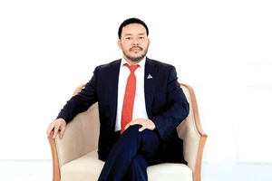Ông Lương Trí Thìn - Chủ tịch HĐQT Tập đoàn Đất Xanh vừa đón nhận danh hiệu “Doanh nhân Bất động sản của năm” do Tạp chí Nhịp cầu Đầu tư tổ chức bình chọn