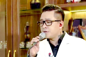 Ca sĩ Tuấn Hưng làm liveshow trực tuyến tại nhà
