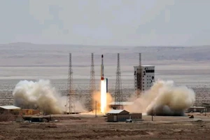 Iran phóng thành công vệ tinh quân sự đầu tiên