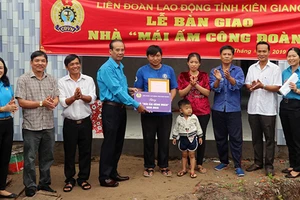 Kiên Giang: “Mái ấm Công đoàn” tặng đoàn viên khó khăn