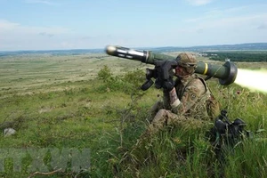 Binh sĩ Mỹ bắn tên lửa chống tăng Javelin trong cuộc tập trận tại Varpalota, Hungary, ngày 5-6-2019. Ảnh: AFP/TTXVN