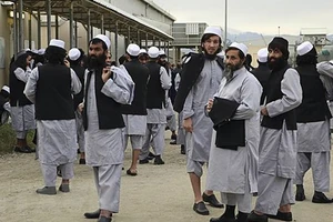 Afghanistan: Phóng thích tù nhân Taliban đổi lệnh ngừng bắn