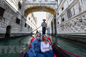 Đi thuyền tại Venice, Italy. Ảnh: TTXVN