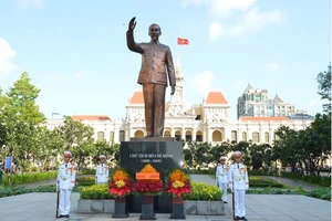 Kỷ niệm 44 năm Ngày Thành phố Sài Gòn – Gia Định chính thức, vinh dự mang tên Chủ tịch Hồ Chí Minh. Ảnh: VIỆT DŨNG