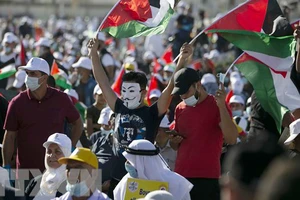 Người dân Palestine tuần hành phản đối kế hoạch hòa bình Trung Đông của Mỹ tại Jericho ngày 22-6-2020. Ảnh: TTXVN