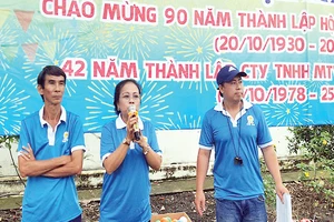 Bà Phan Thị Sang, P.TGĐ Công ty, Chủ tịch CĐCS công ty phát biểu khai mạc