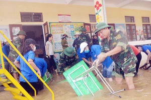 Bộ đội Biên phòng giúp các trường học khắc phục hậu quả mưa lũ