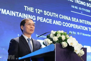 Thứ trưởng Thường trực Bộ ngoại giao Bùi Thanh Sơn phát biểu tại Hội thảo khoa học quốc tế về biển Đông lần thứ 12. Ảnh: TTXVN