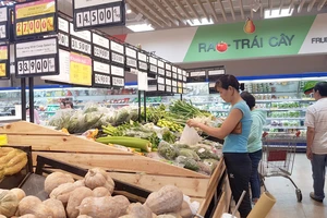 Hàng hóa tại hệ thống siêu thị Co.opmart được nhập đa dạng từ các địa phương