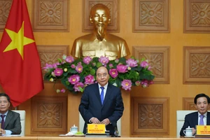 Thủ tướng Nguyễn Xuân Phúc phát biểu tại buổi gặp mặt 124 doanh nghiệp có sản phẩm đạt thương hiệu quốc gia Việt Nam 2020. Ảnh: VGP/Quang Hiếu