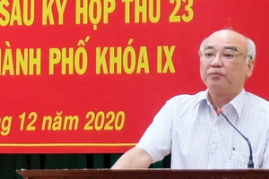 Đồng chí Phan Nguyễn Như Khuê phát biểu tại buổi tiếp xúc cử tri quận 9