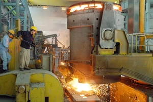 Sản xuất thép tại Nhà máy thép Phú Mỹ. Ảnh: CAO THĂNG