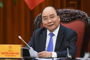 Thủ tướng Nguyễn Xuân Phúc chủ trì cuộc họp Thường trực Chính phủ về phân bổ vốn đầu tư công trung hạn. Ảnh: VGP