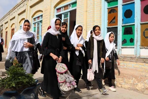Trẻ em gái Afghnistan vừa giành lại quyền được hát
