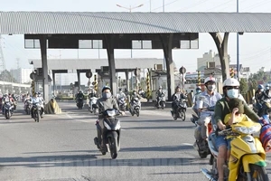 Giảm 50% giá dịch vụ đường bộ cho người dân ở dọc xa lộ Hà Nội