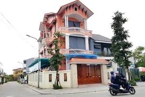 UBND TP Huế bán chỉ định không qua đấu giá lô đất A7, nay đã xây nhà ở phường An Đông cho ông Huỳnh Cư thể hiện sự tùy tiện, gây thất thu ngân sách
