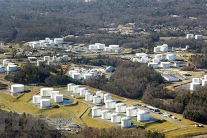 Các bể chứa nhiên liệu của Công ty Colonial Pipeline ở Charlotte, bang North Carolina, Mỹ ngày 10-5-2021. Ảnh: TTXVN