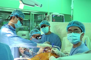 Một ca phẫu thuật cho bệnh nhân bị suy tim tại Bệnh viện Đại học Y Dược TPHCM