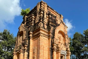 Tháp cổ Chót Mạt (Tây Ninh) còn giữ nhiều nét hoang sơ, cổ kính