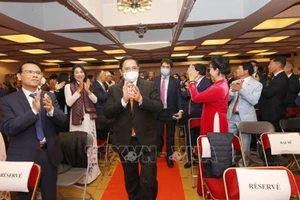 Thủ tướng Phạm Minh Chính gặp gỡ các bác sĩ, chuyên gia y tế Pháp - Việt