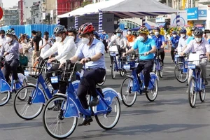 Dự án xe đạp công cộng được thí điểm trên vỉa hè quận 1 trong 12 tháng