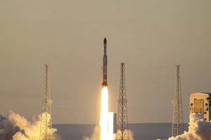 Iran phóng tên lửa mang vệ tinh dùng nhiên liệu rắn