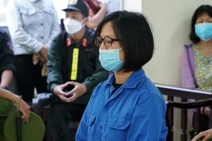Bị cáo Phạm Thị Thu Hà tại phiên tòa xét xử vụ lừa đảo, chiếm đoạt tài sản xảy ra tại Công ty Sao Vàng