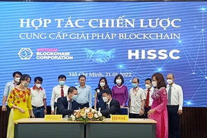Ký kết bản Hợp tác chiến lược, giao kết hợp tác chính thức giữa hai Công ty Cổ phần Việt Nam Blockchain và Công ty HISSC. Nguồn: QTSC