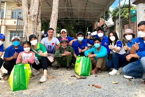 Đoàn Thanh niên Co.op Food trao quà cho trẻ em biên giới ở tỉnh Kon Tum