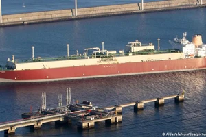 Tàu chở khí đốt hóa lỏng (LNG) ngoài khơi Tây Ban Nha