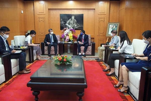 Tổng Lãnh sự Nhật Bản tại TPHCM đến thăm và làm việc với lãnh đạo Báo Sài Gòn Giải Phóng. Ảnh: ĐỨC CƯỜNG