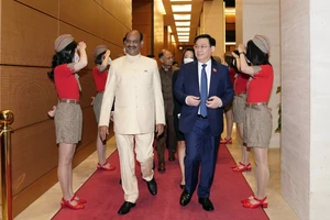 Chủ tịch Quốc hội Vương Đình Huệ và Chủ tịch Hạ viện Ấn Độ Om Birla tham dự sự kiện công bố đường bay mới đến Ấn Độ của Vietjet tại Tòa nhà Quốc hội Việt Nam