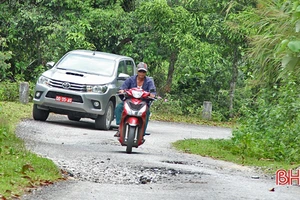 Hà Tĩnh: Tuyến huyện lộ 6 lên biên giới xuống cấp nghiêm trọng