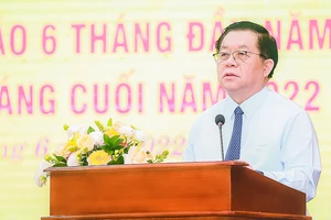 Trưởng ban Tuyên giáo Trung ương Nguyễn Trọng Nghĩa phát biểu tại hội nghị. Ảnh: VIỆT DŨNG