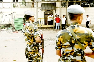 Lực lượng vũ trang Sri Lanka đảm bảo an ninh ở thủ đô Colombo. Ảnh: REUTERS
