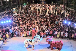 Hàng nghìn người đã tham dự đêm hội Trung thu ở An Thới do tập đoàn Sun Group tổ chức năm 2020