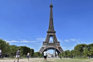 Pháp hủy các dự án xây dựng gần chân tháp Eiffel