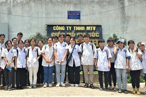Sinh viên ngành Chăn nuôi Trường ĐH Nông Lâm TPHCM tham quan, học tập tại Công ty TNHH Giết mổ gia súc Tân Bình (tỉnh Bình Dương)