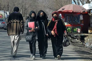 Taliban cấm phụ nữ ở Kabul đến công viên