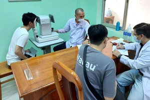 Thanh niên quận Gò Vấp, TPHCM đang khám sức khỏe NVQS