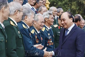 Chủ tịch nước gặp mặt các cựu chiến binh Bộ đội Tên lửa Phòng không và Sư đoàn 361. Ảnh: TTXVN