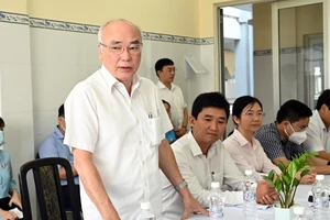 Đồng chí Phan Nguyễn Như Khuê đến thăm, chúc tết tại Bệnh viện quận 6. Ảnh: VĂN MINH